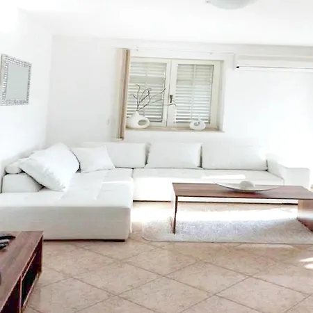 Apartment With 3 Bedrooms In Rabac With Wonderful Sea View And Wifi Apartman *